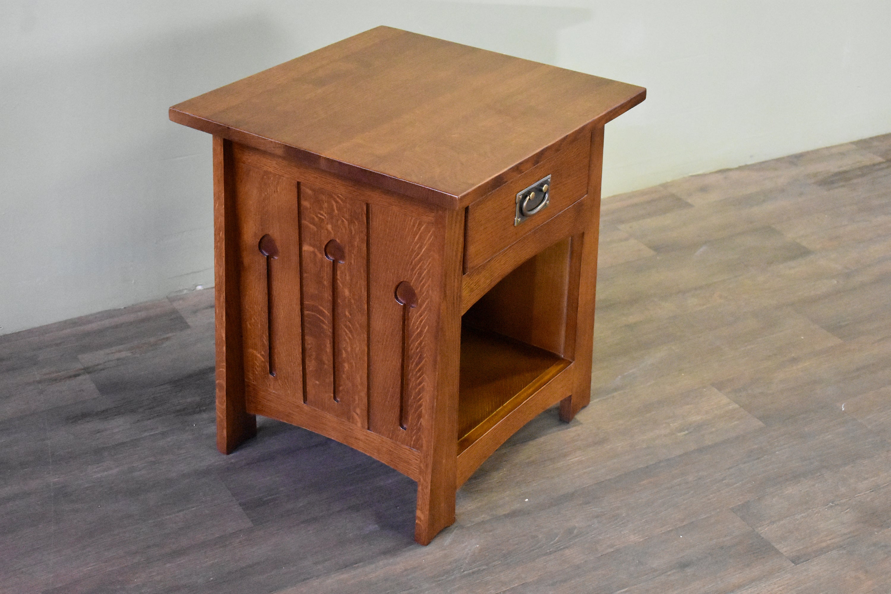 Mission Style Solid Quarter Sawn Oak Keyhole End Table