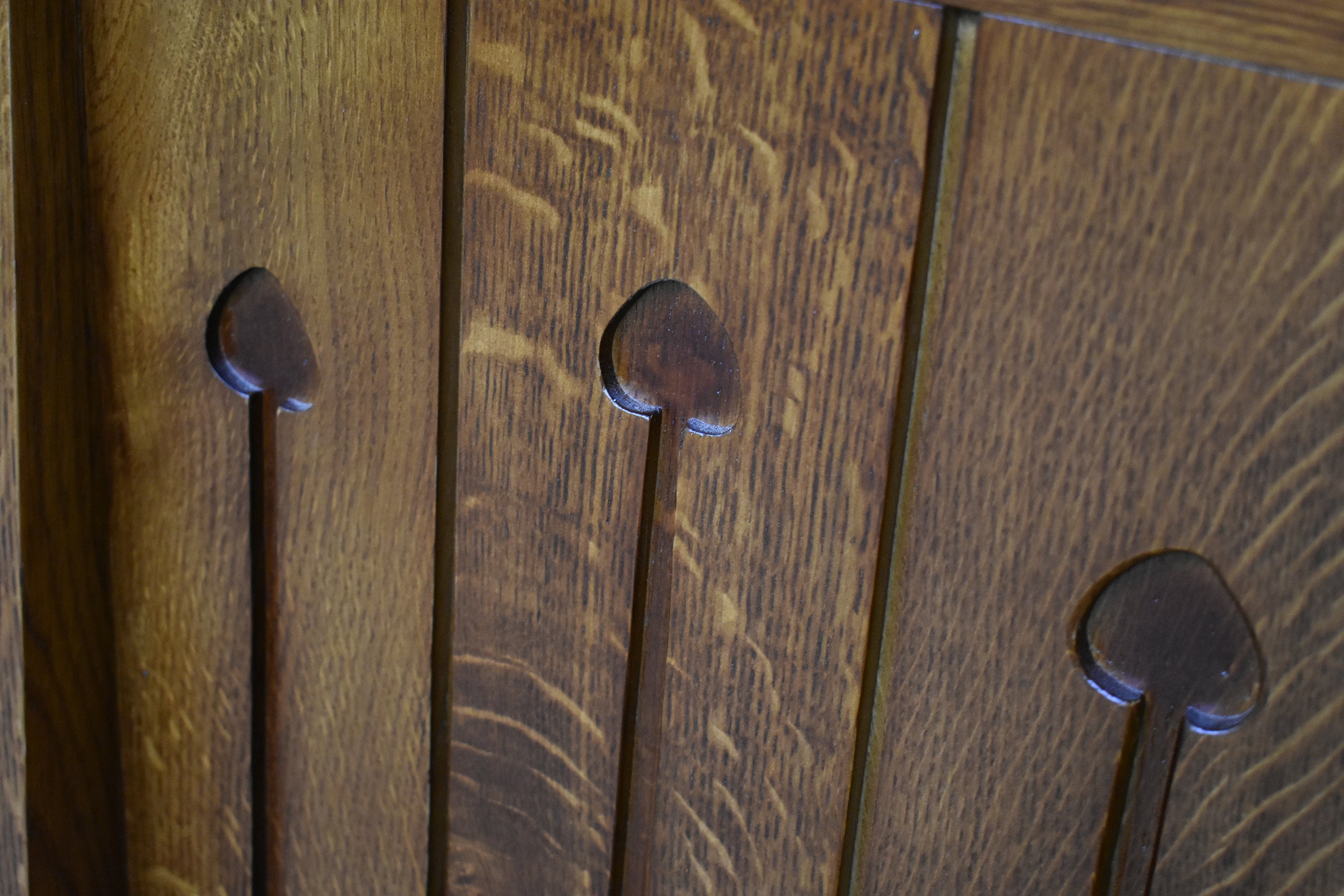 Mission Style Solid Quarter Sawn Oak Keyhole End Table