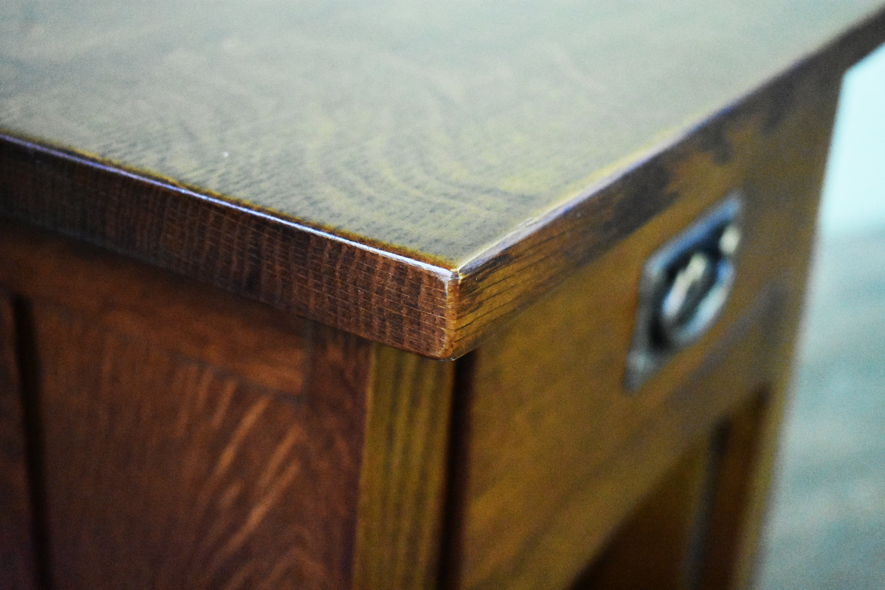 Mission Style Solid Quarter Sawn Oak Keyhole End Table