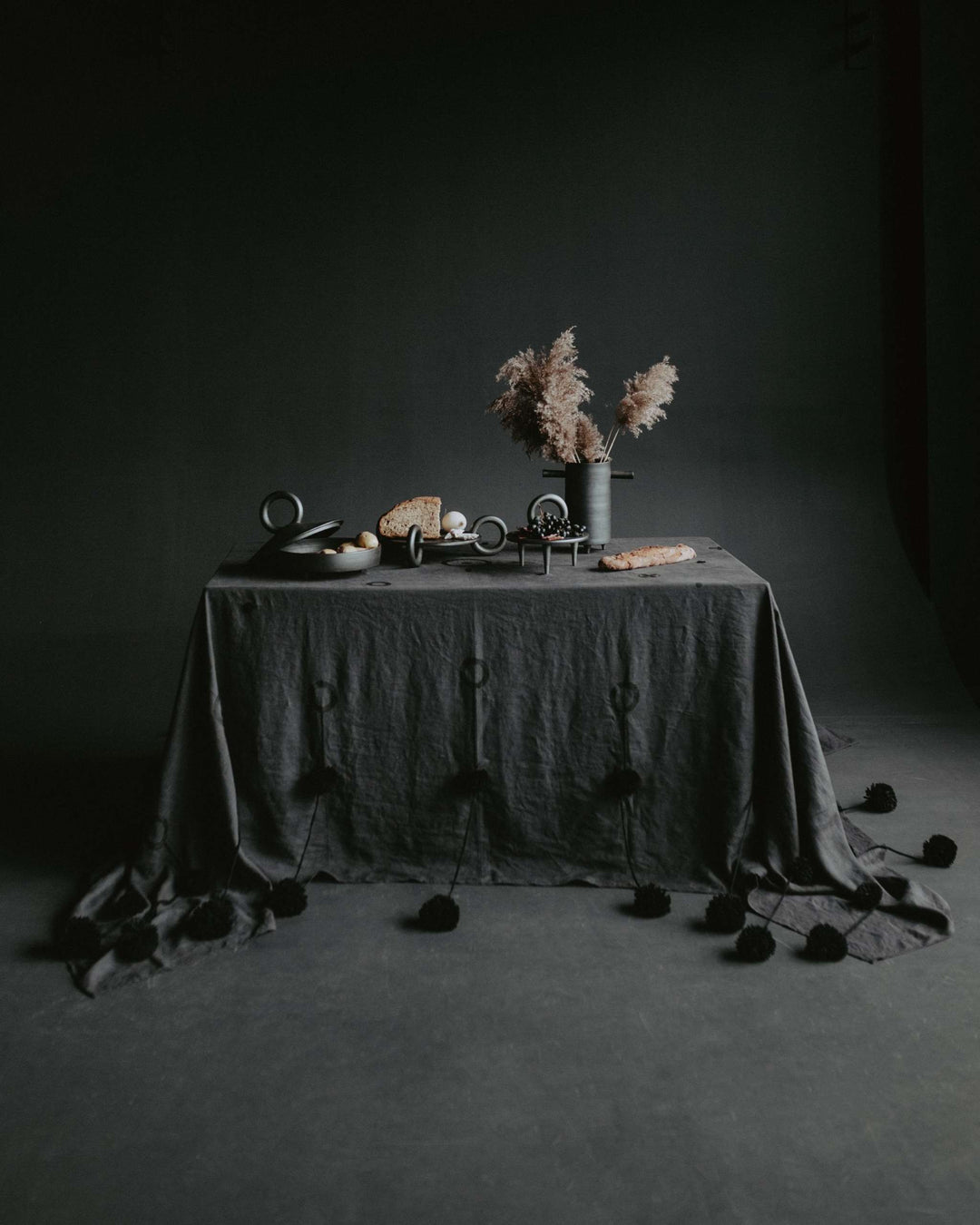 Shallow Serving Bowl with Lid Guculia. Shadow