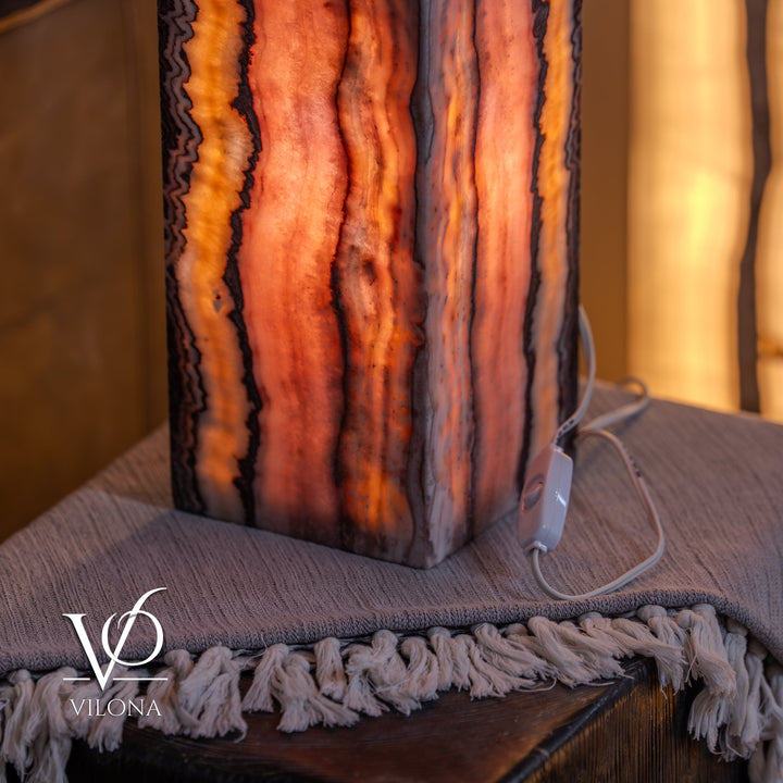 Rosa Onyx Live Edge Table Lamp – 16" Tall × 6" Square 