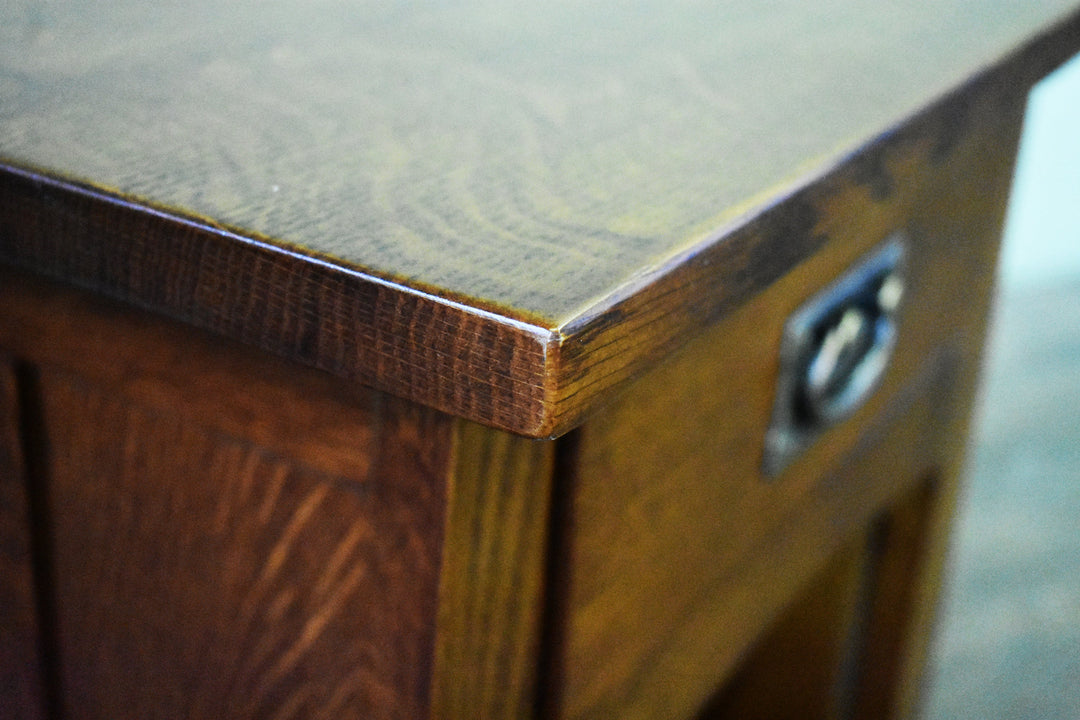 Mission Style Solid Quarter Sawn Oak Keyhole End Table