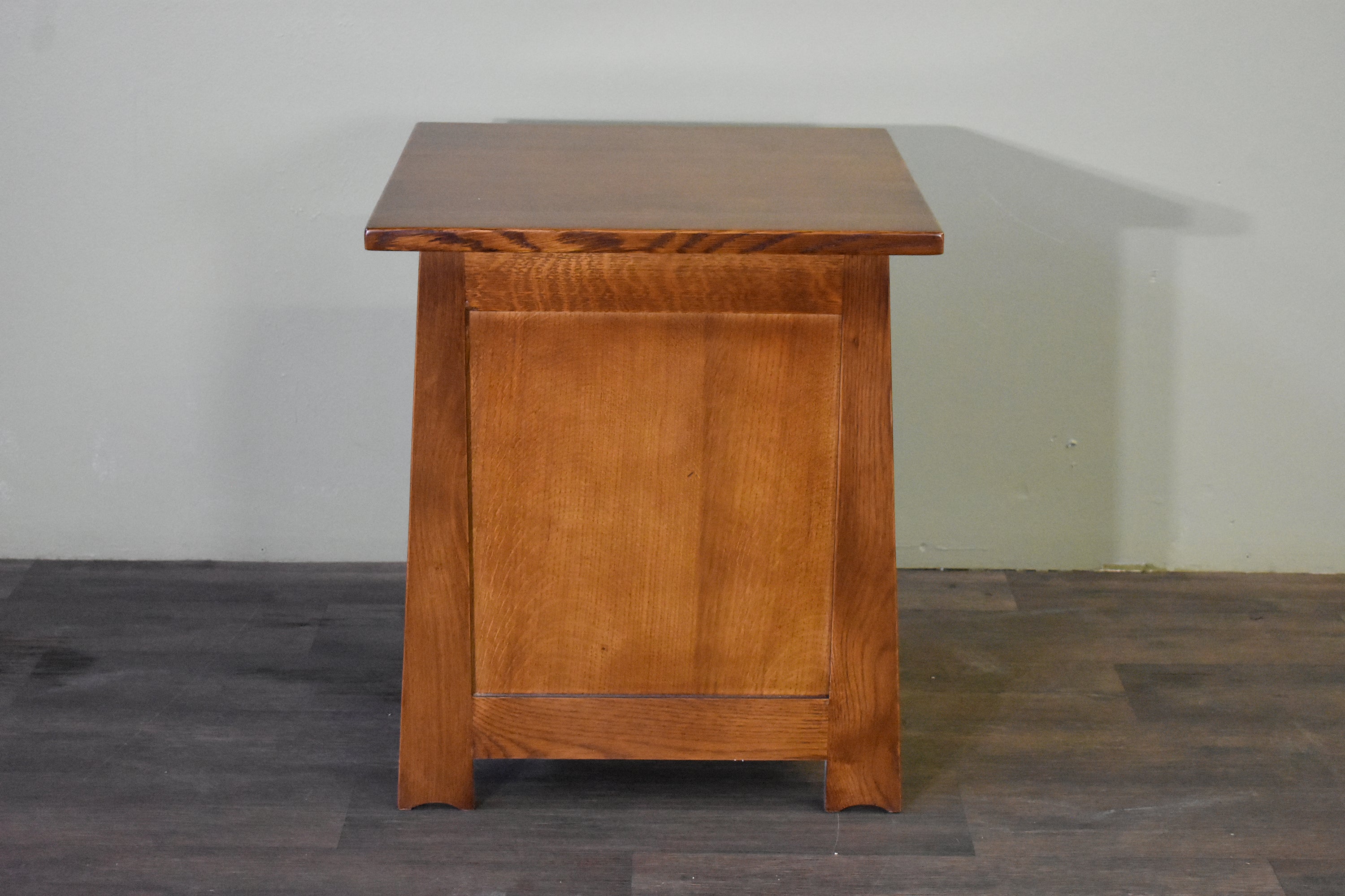 Mission Style Solid Quarter Sawn Oak Keyhole End Table