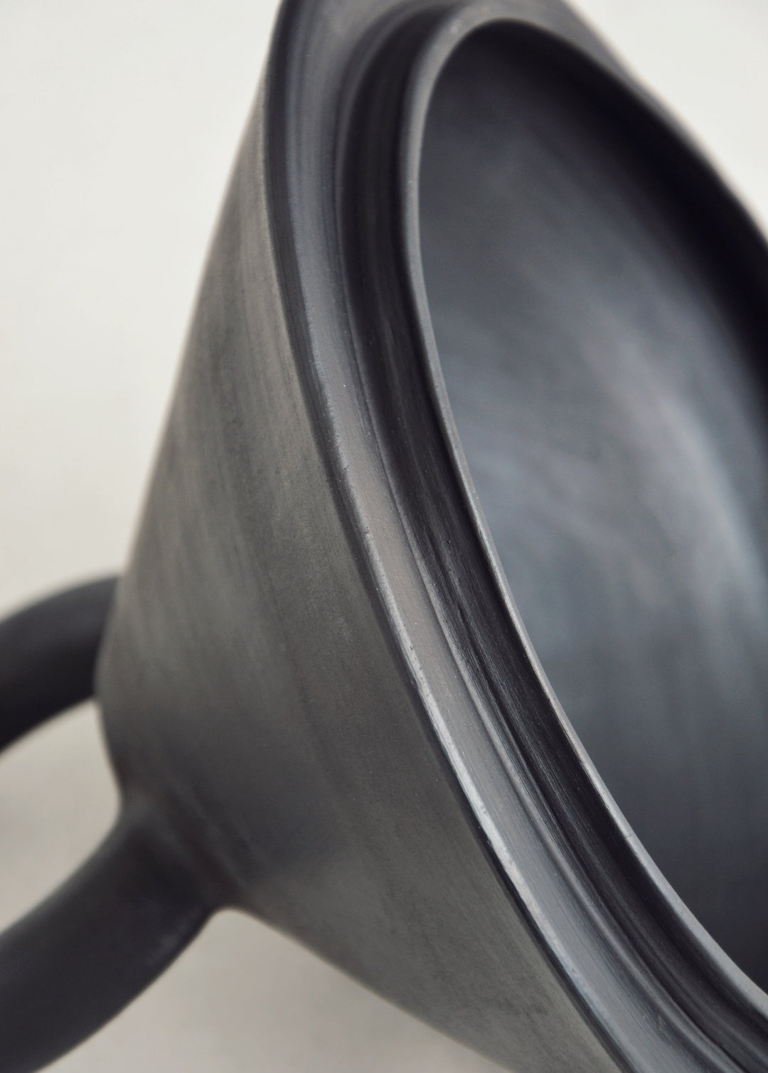Tall Serving Bowl with Lid Guculia. Shadow