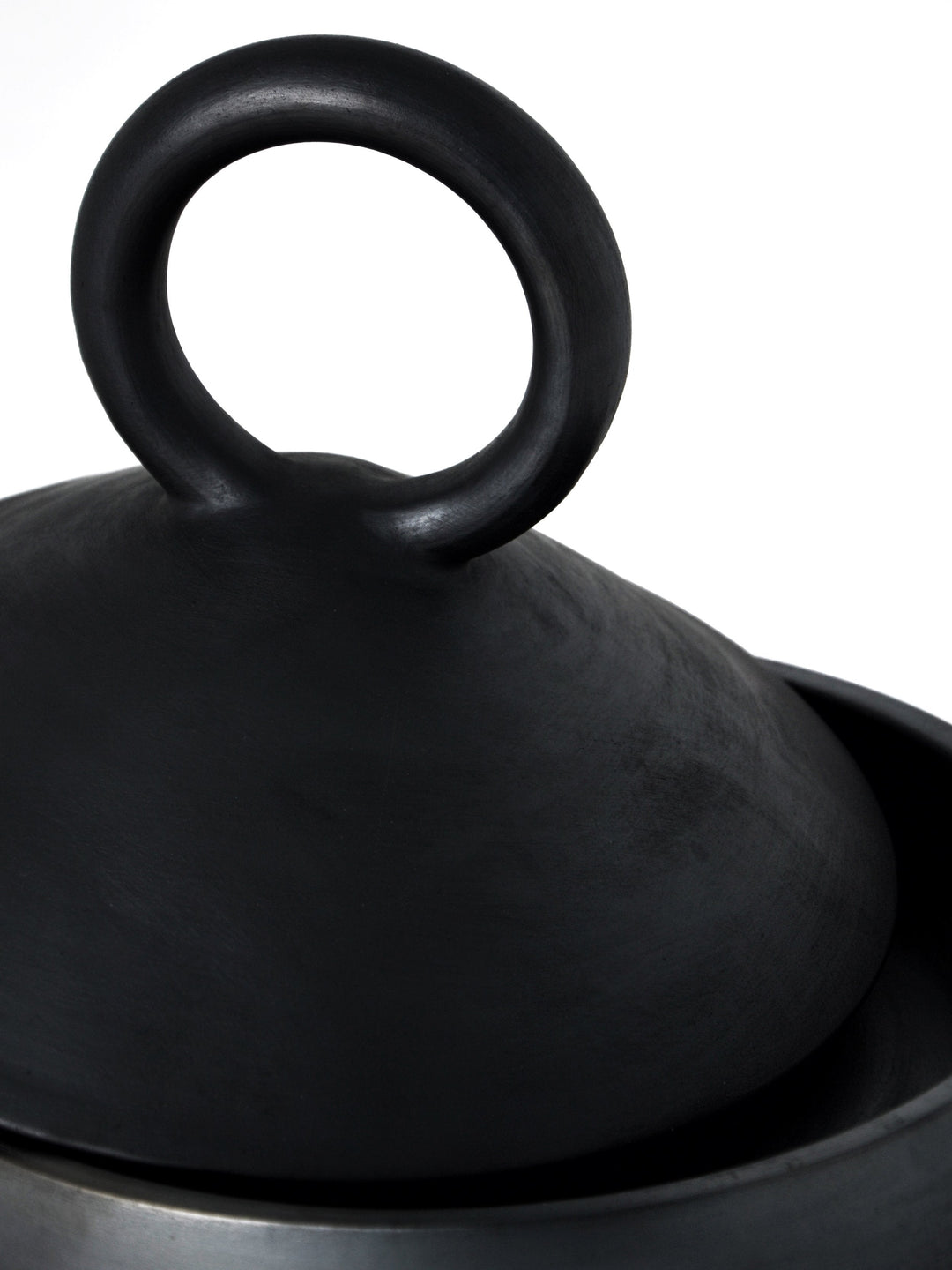 Shallow Serving Bowl with Lid Guculia. Shadow