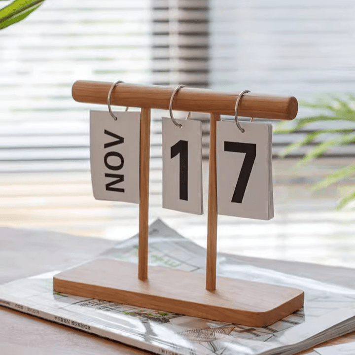 Page-Flipping Wooden Desktop Calendar