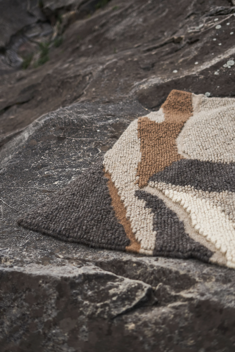 Hand Woven Area Rug "Stone"