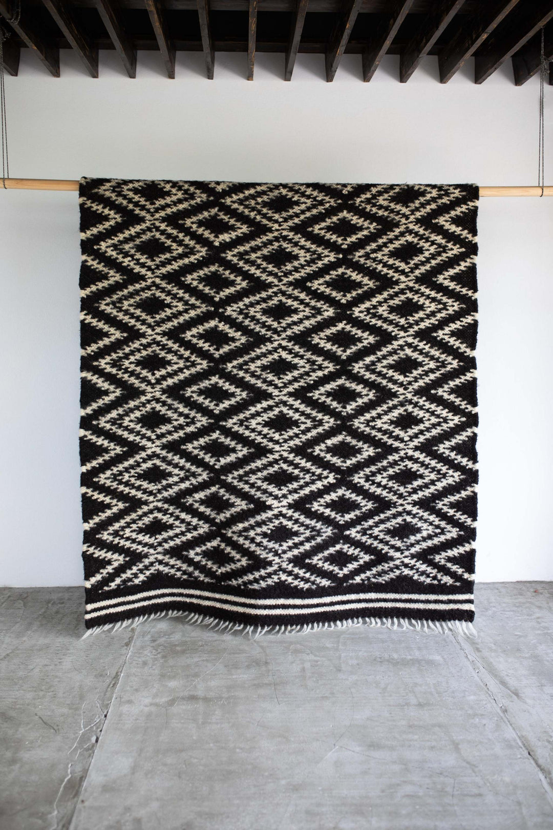 Traditional Carpathian Wool Lizhnyk – “Spectacled” Pattern