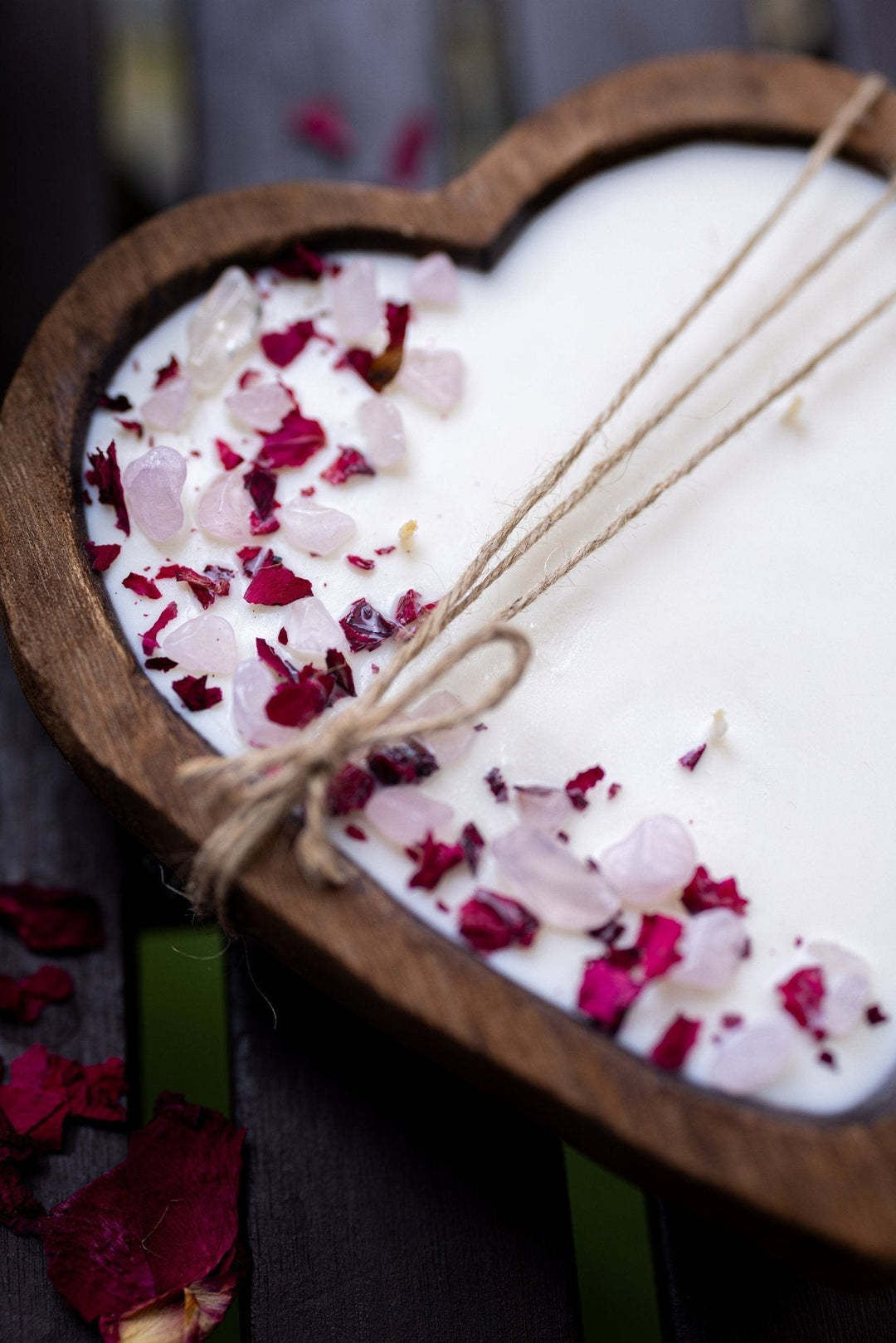 Heart-Shaped Wood Dough Bowl Candle – Crystals &amp; Flowers – 3 Cotton Wick Soy Candle