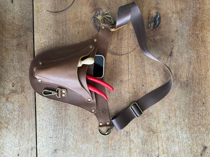Ultimate Leather Garden Tool Belt &amp; Holder - Extra Rivet Reinforced, Master Gardener Designed